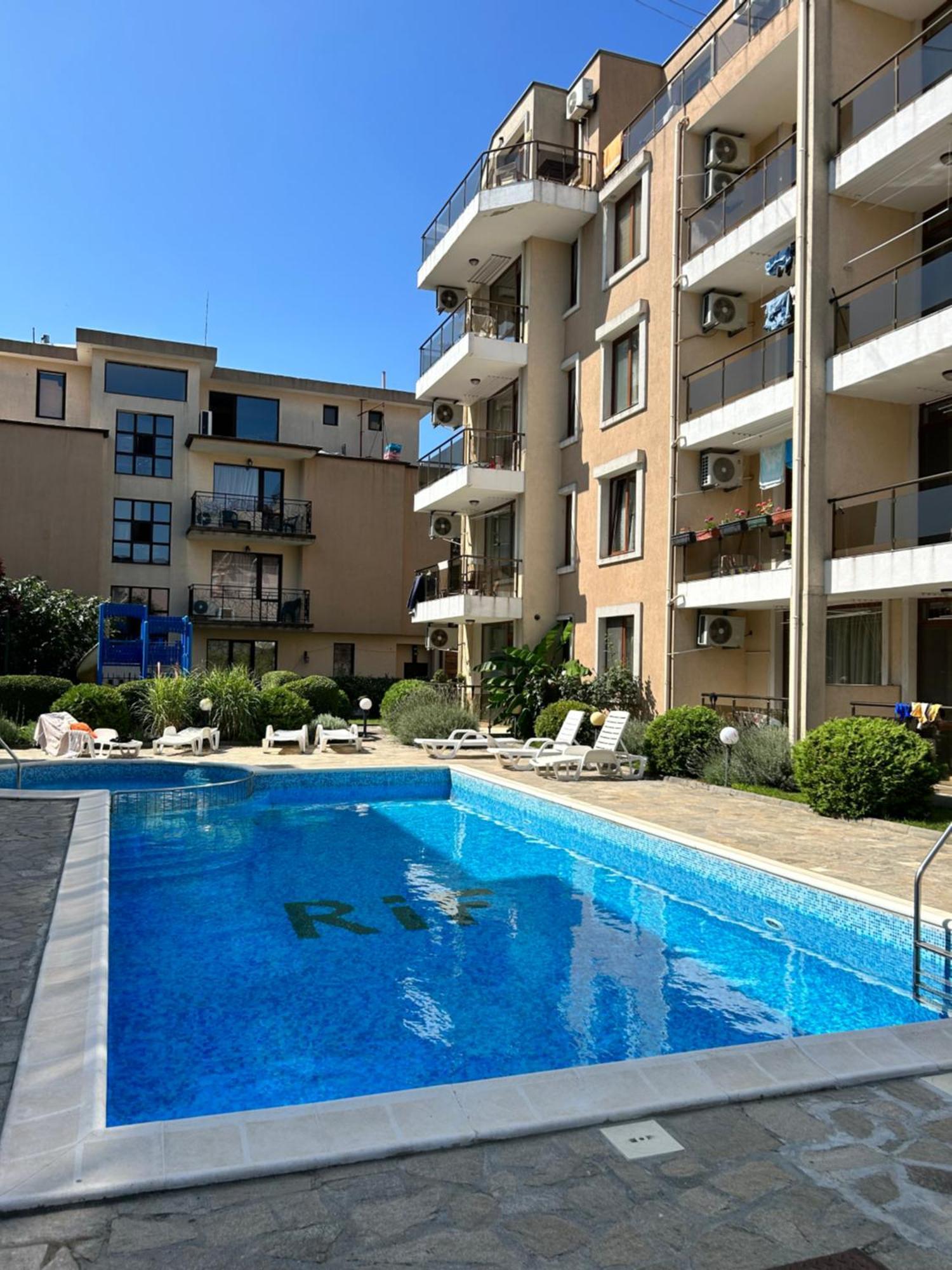 Голям Апартамент С Прекрасна Гледка Кьм Морето Ravda Exterior photo